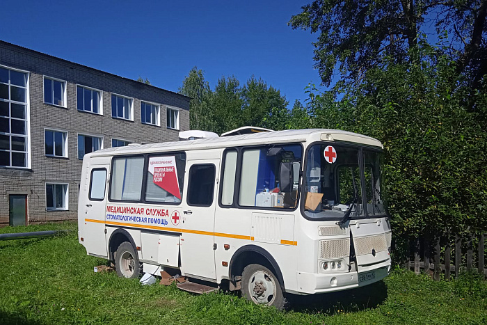 Более 3 000 жителей области получили медицинскую помощь выездных врачей-стоматологов